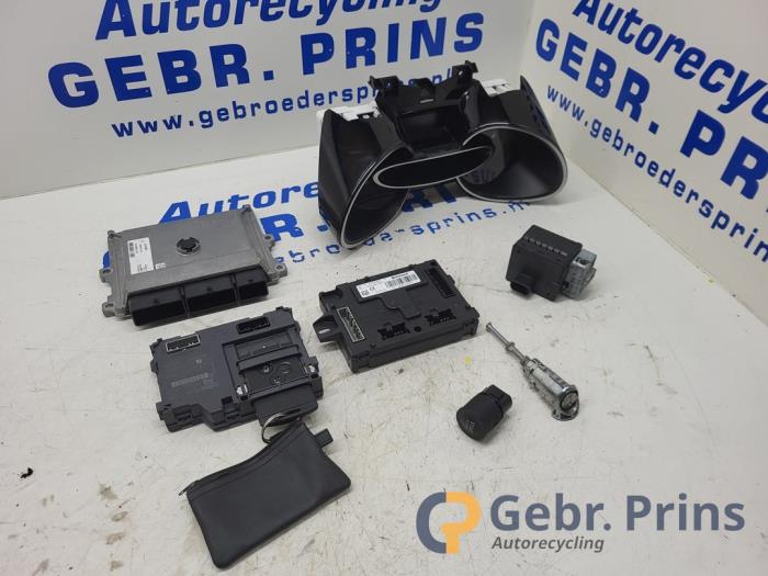 Used Ignition lock + computer Renault Clio IV Estate/Grandtour (7R) 0.9 Energy TCE 90 12V Price € 125,00 Margin scheme offered by Autorec. Gebr. Prins b.v.