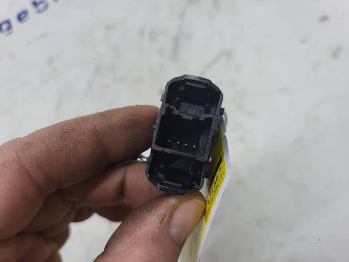 Electric window switch from a Ford Focus 3 Wagon 1.5 TDCi 2017