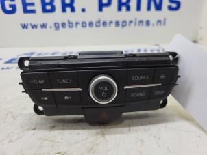Usados Panel de control de radio Ford Focus 3 Wagon 1.5 TDCi Precio € 50,00 Norma de margen ofrecido por Autorec. Gebr. Prins b.v.