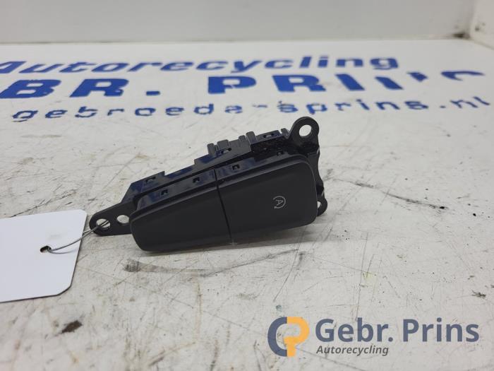 Usagé Commande start/stop Ford Focus 3 Wagon 1.5 TDCi Prix € 10,00 Règlement à la marge proposé par Autorec. Gebr. Prins b.v.