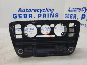 Używane Radioodtwarzacz CD Volkswagen Up! (121) 1.0 12V 60 Cena € 75,00 Procedura marży oferowane przez Autorec. Gebr. Prins b.v.