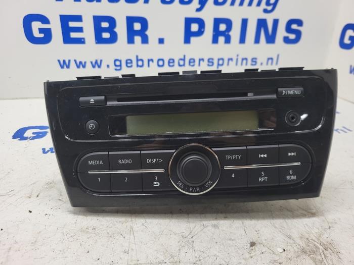 Radio CD Spieler van een Mitsubishi Space Star (A0) 1.0 12V 2018
