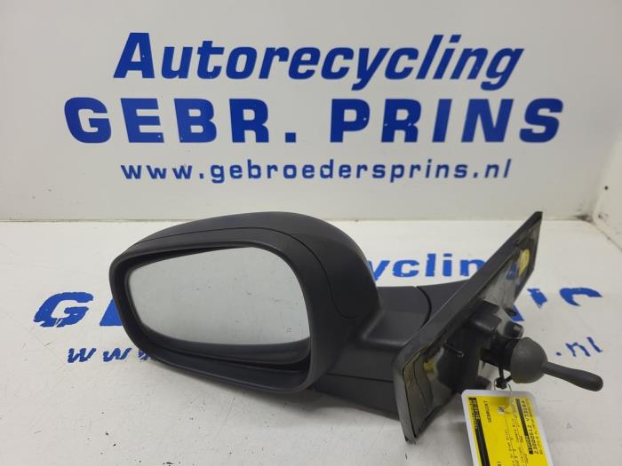 Wing mirror, left from a Chevrolet Spark (M300) 1.0 16V Bifuel 2013