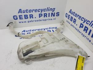 Usagé Réservoir lave-glace avant BMW 5 serie Touring (F11) 525d 24V Prix € 25,00 Règlement à la marge proposé par Autorec. Gebr. Prins b.v.