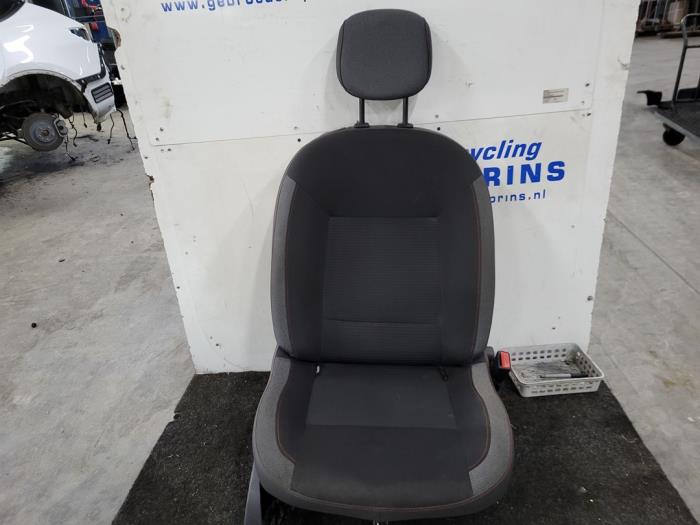 Seat, right from a Renault Twingo II (CN) 1.5 dCi 90 FAP 2012