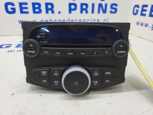 Used Radio CD player Chevrolet Spark (M300) 1.2 16V Price € 150,00 Margin scheme offered by Autorec. Gebr. Prins b.v.