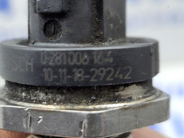 Fuel pressure sensor from a Fiat Punto Evo (199) 1.3 JTD Multijet 85 16V Euro 5 2011