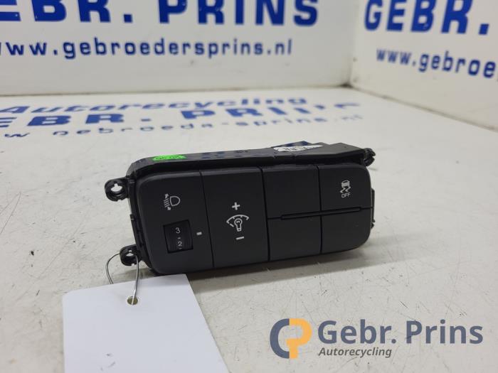 Używane Przelacznik ESP Hyundai i10 (B5) 1.0 12V Cena € 15,00 Procedura marży oferowane przez Autorec. Gebr. Prins b.v.