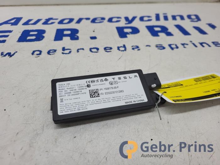 Używane Antena Bluetooth Tesla Model Y (5YJY) RWD Cena € 100,00 Procedura marży oferowane przez Autorec. Gebr. Prins b.v.