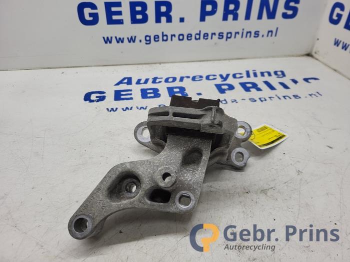 Used Engine mount Opel Vivaro 1.6 CDTI BiTurbo 120 Price € 48,40 Inclusive VAT offered by Autorec. Gebr. Prins b.v.