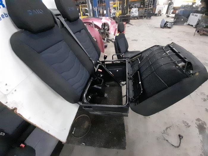 Double front seat, right from a Iveco New Daily VI 35C18,35S18,40C18,50C18,60C18,65C18,70C18 2019