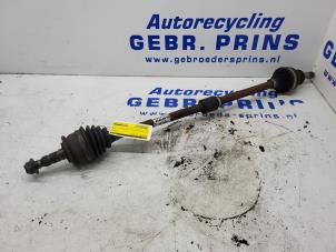 Usagé Arbre de transmission avant droit Opel Astra K Sports Tourer 1.0 Turbo 12V Prix € 75,00 Règlement à la marge proposé par Autorec. Gebr. Prins b.v.