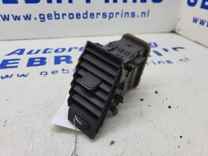 Begagnade Luftmunstycke, instrumentbräda Opel Astra K Sports Tourer 1.0 Turbo 12V Pris € 20,00 Marginaltabell erbjuds av Autorec. Gebr. Prins b.v.