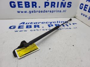 Usagé Amortisseur à gaz arrière droit Opel Astra K Sports Tourer 1.0 Turbo 12V Prix € 15,00 Règlement à la marge proposé par Autorec. Gebr. Prins b.v.