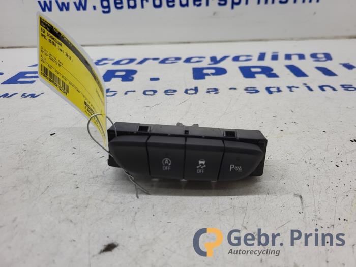 Używane Przelacznik ESP Opel Astra K Sports Tourer 1.0 Turbo 12V Cena € 15,00 Procedura marży oferowane przez Autorec. Gebr. Prins b.v.