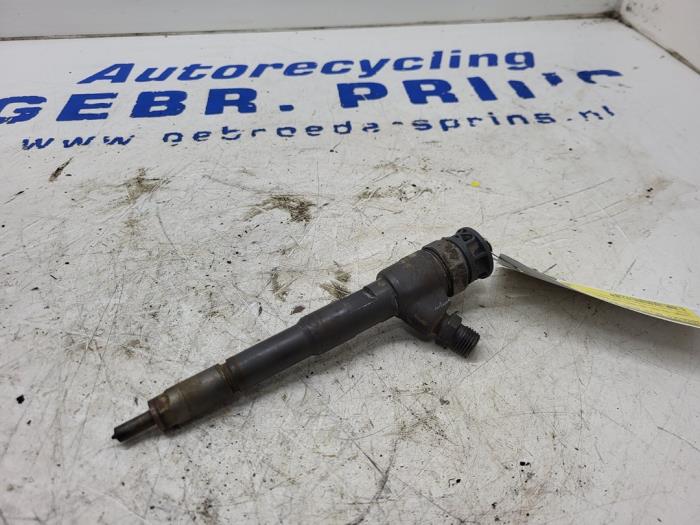 Injector (diesel) from a Renault Clio IV Estate/Grandtour (7R) 1.5 Energy dCi 90 FAP 2018