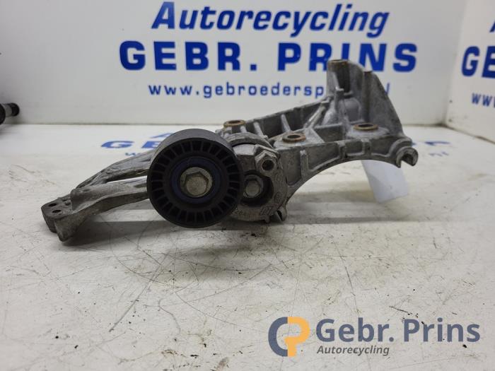 Support dynamo haut d'un Renault Clio IV Estate/Grandtour (7R) 1.5 Energy dCi 90 FAP 2018