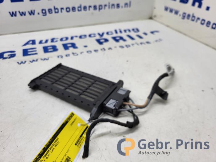 Begagnade Värmeelement Renault Clio IV Estate/Grandtour (7R) 1.5 Energy dCi 90 FAP Pris € 25,00 Marginaltabell erbjuds av Autorec. Gebr. Prins b.v.