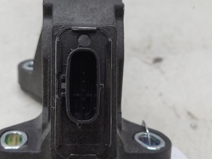 Accelerator pedal from a Peugeot 108 1.0 12V 2015