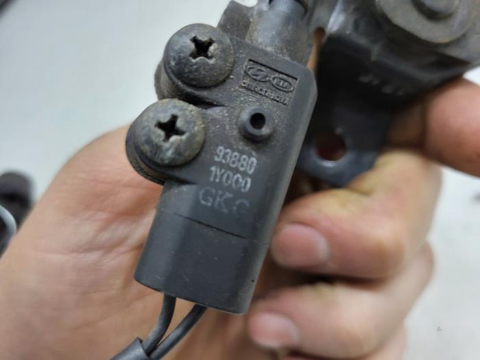 Bonnet lock mechanism from a Kia Picanto (TA) 1.0 12V 2012
