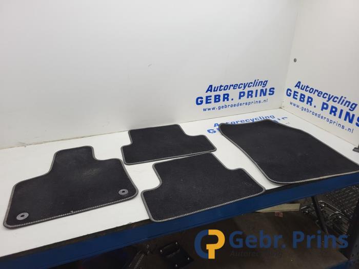 Gebrauchte Matten Set Citroen C5 Aircross I (A4/AC/AJ/AR) 1.6 Hybrid 225 16V Preis € 50,00 Margenregelung angeboten von Autorec. Gebr. Prins b.v.