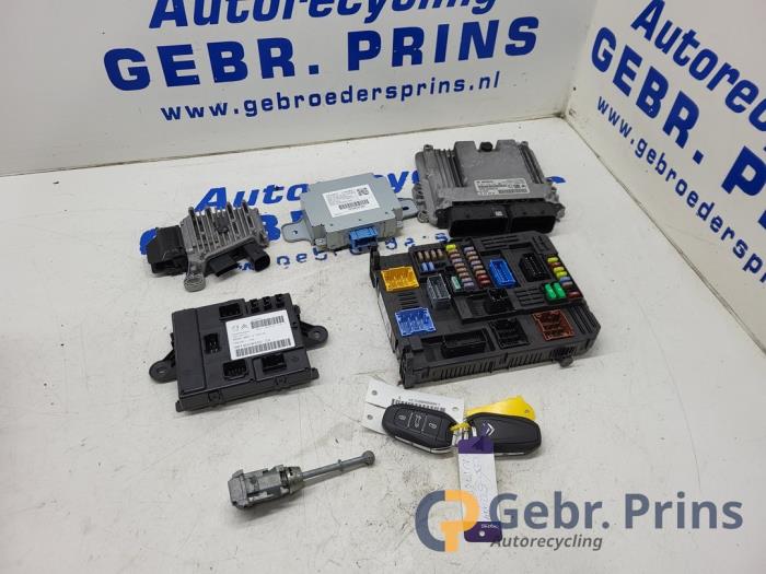 Used Ignition lock + computer Citroen C5 Aircross I (A4/AC/AJ/AR) 1.6 Hybrid 225 16V Price € 450,00 Margin scheme offered by Autorec. Gebr. Prins b.v.