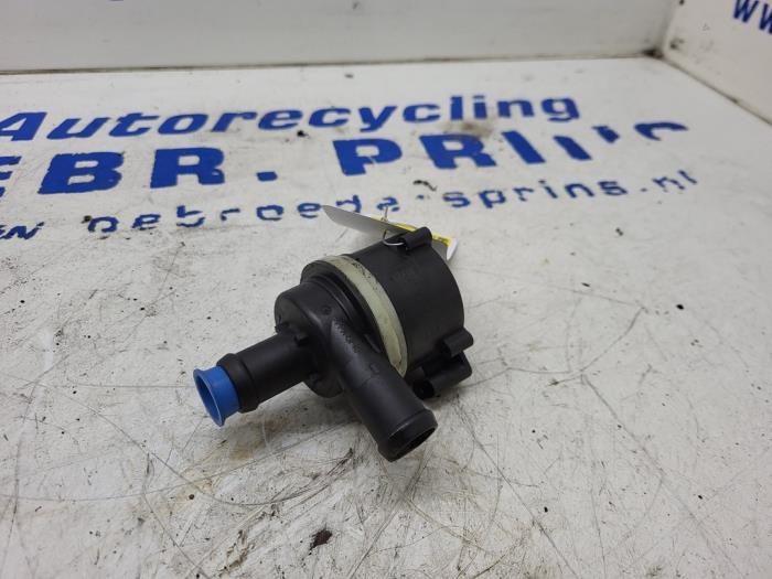 Additional water pump from a Volkswagen Polo V (6R) 1.2 TDI 12V BlueMotion 2011