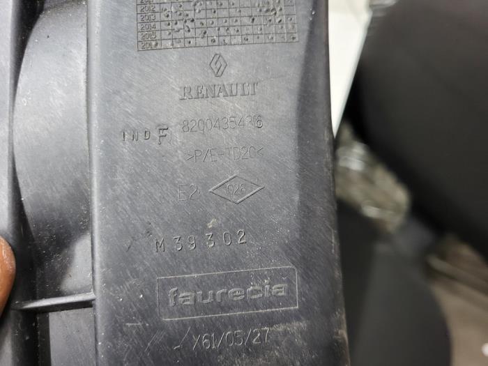 Front bumper bracket, right from a Mercedes-Benz Citan (415.6) 1.5 108 CDI Euro 6 2019