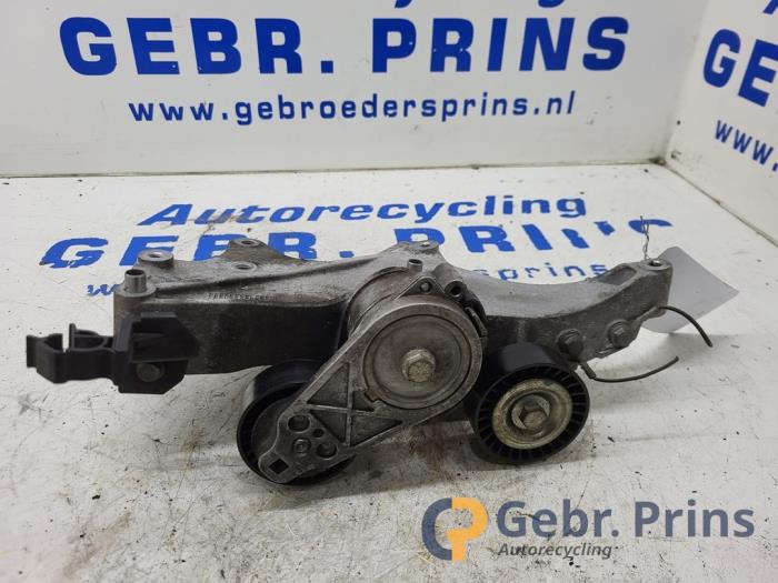 Usados Rodillo tensor correa múltiple Fiat 500 (312) 0.9 TwinAir 80 Precio € 35,00 Norma de margen ofrecido por Autorec. Gebr. Prins b.v.