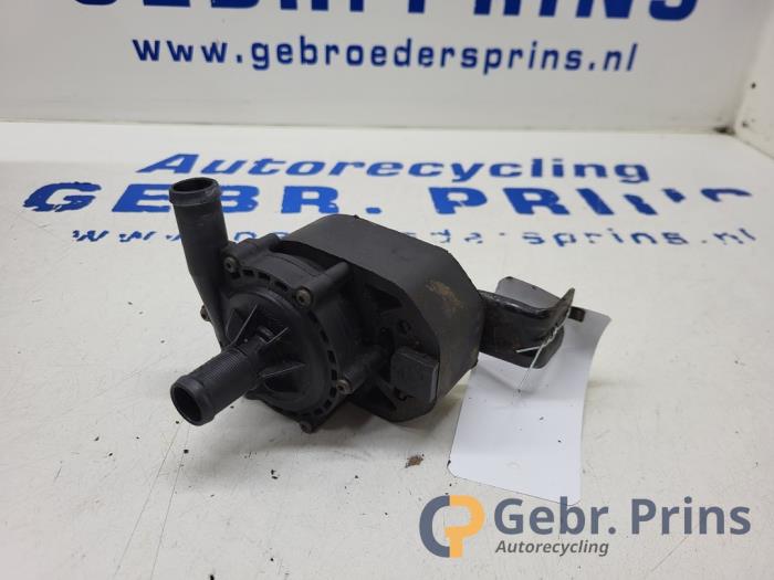 Begagnade Extra vattenpump Tesla Model S 70D Pris € 50,00 Marginaltabell erbjuds av Autorec. Gebr. Prins b.v.