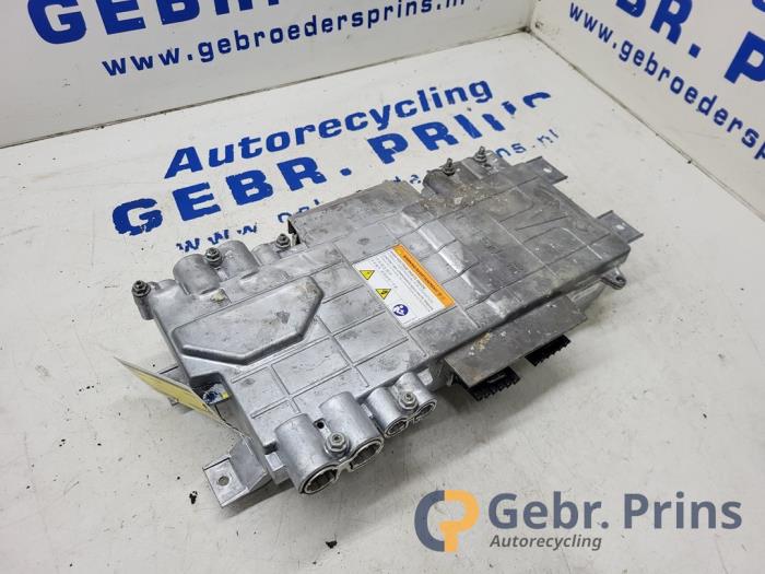 Używane Przetwornica Tesla Model S 70D Cena € 300,00 Procedura marży oferowane przez Autorec. Gebr. Prins b.v.