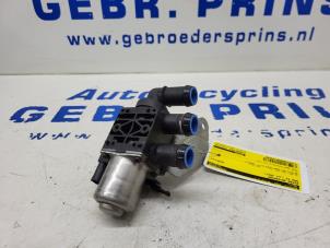 Usagé Pompe à eau supplémentaire BMW X4 (G02) M40i 3.0 TwinPower Turbo 24V Prix € 40,00 Règlement à la marge proposé par Autorec. Gebr. Prins b.v.