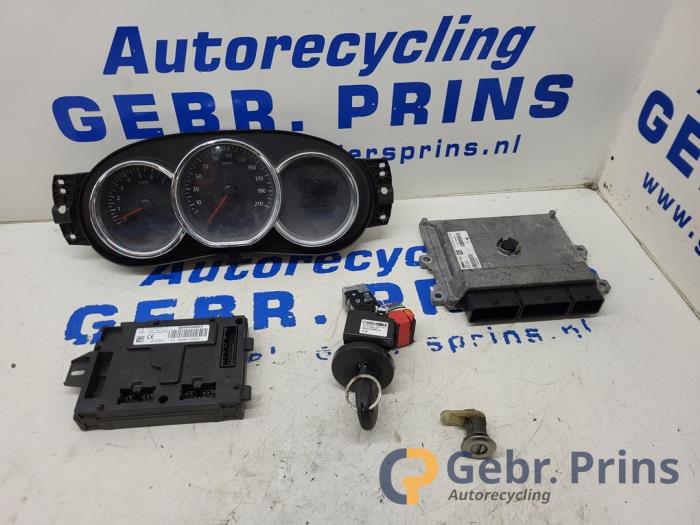 Used Ignition lock + computer Dacia Logan MCV II/III/Sandero Wagon 0.9 TCE 12V Price € 150,00 Margin scheme offered by Autorec. Gebr. Prins b.v.
