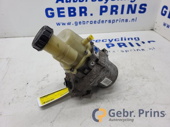 Usagé Pompe de direction Dacia Logan MCV II/III/Sandero Wagon 0.9 TCE 12V Prix € 125,00 Règlement à la marge proposé par Autorec. Gebr. Prins b.v.