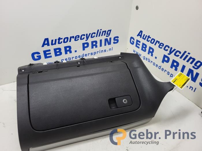 Begagnade Handskfack Volkswagen Golf VI (5K1) 1.4 TSI 122 16V Pris € 25,00 Marginaltabell erbjuds av Autorec. Gebr. Prins b.v.