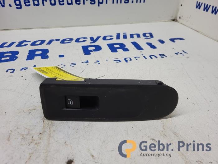 Usados Interruptor de ventanilla eléctrica Volkswagen Golf VI (5K1) 1.4 TSI 122 16V Precio € 10,00 Norma de margen ofrecido por Autorec. Gebr. Prins b.v.