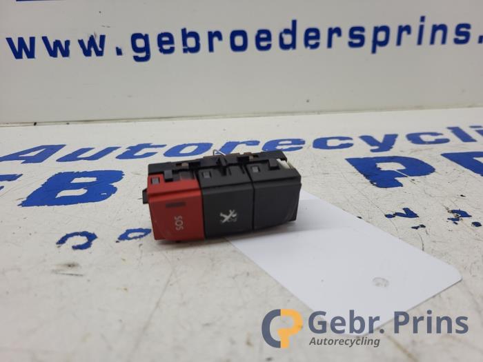 Używane Przelacznik Peugeot 508 SW (8E/8U) 2.0 HDiF 16V Cena € 20,00 Procedura marży oferowane przez Autorec. Gebr. Prins b.v.