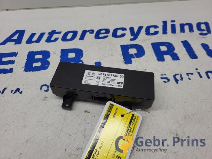 Używane Modul Bluetooth Peugeot 508 SW (8E/8U) 2.0 HDiF 16V Cena € 35,00 Procedura marży oferowane przez Autorec. Gebr. Prins b.v.