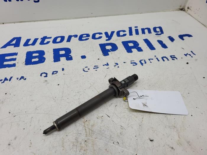 Injector (diesel) from a Peugeot 508 SW (8E/8U) 2.0 HDiF 16V 2013