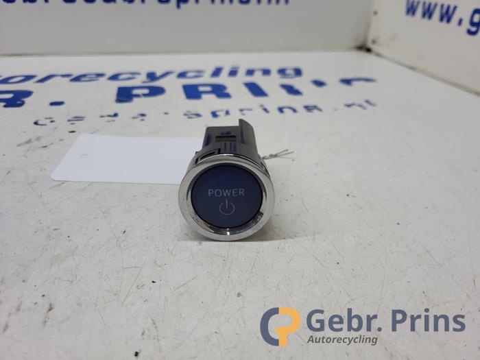 Używane Przelacznik Start/Stop Toyota RAV4 (A5) 2.5 Hybrid 16V AWD Cena € 20,00 Procedura marży oferowane przez Autorec. Gebr. Prins b.v.
