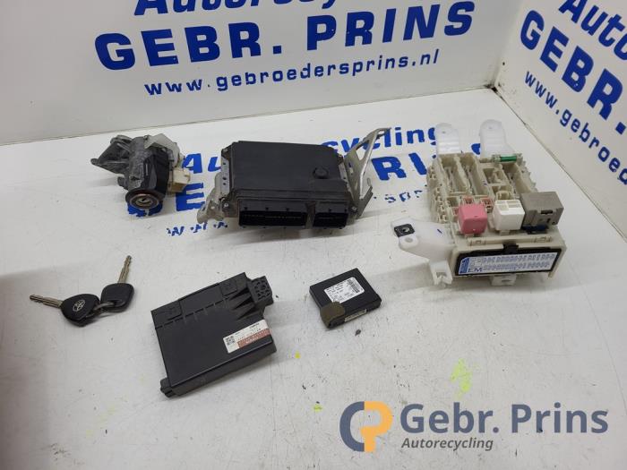 Used Ignition lock + computer Toyota Auris (E15) 1.6 Dual VVT-i 16V Price € 125,00 Margin scheme offered by Autorec. Gebr. Prins b.v.