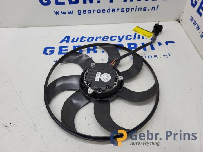 Używane Wentylator Volkswagen Golf VII Variant (AUVV) 1.5 TSI Evo BMT 16V Cena € 150,00 Procedura marży oferowane przez Autorec. Gebr. Prins b.v.