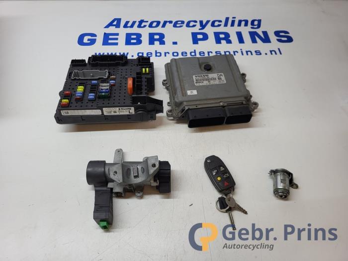 Used Ignition lock + computer Volvo XC90 I 2.4 D5 20V Price € 200,00 Margin scheme offered by Autorec. Gebr. Prins b.v.