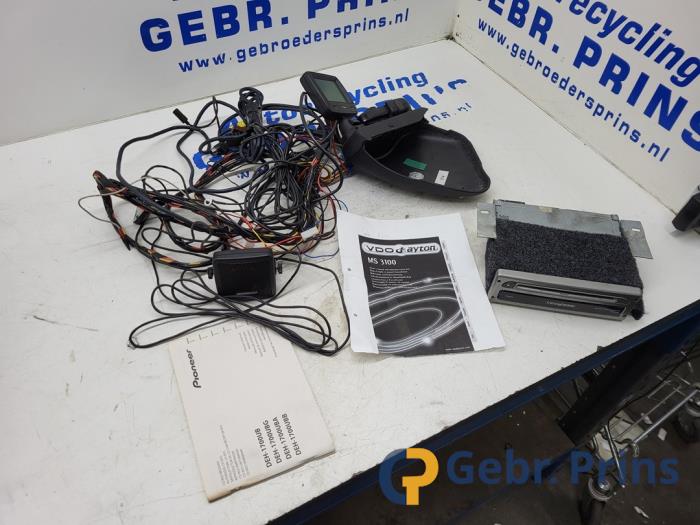 Używane System nawigacji BMW Z3 Roadster (E36/7) 2.0 24V Cena € 150,00 Procedura marży oferowane przez Autorec. Gebr. Prins b.v.