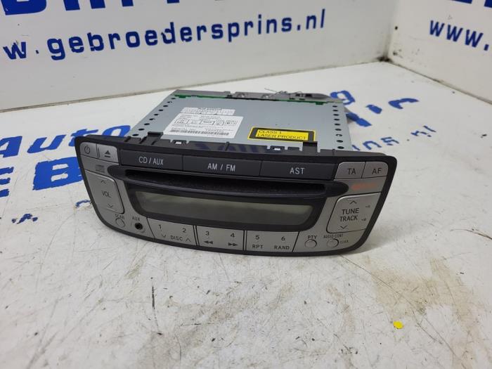 Reproductor de CD y radio de un Citroën C1 1.0 12V 2014
