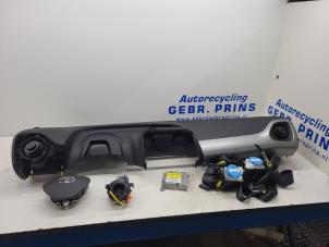Usagé Airbag set + dashboard Toyota Aygo (B40) 1.0 12V VVT-i Prix € 650,00 Règlement à la marge proposé par Autorec. Gebr. Prins b.v.
