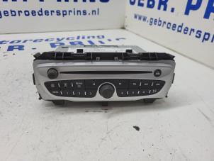 Used Radio CD player Renault Twingo II (CN) 1.2 16V Price € 50,00 Margin scheme offered by Autorec. Gebr. Prins b.v.