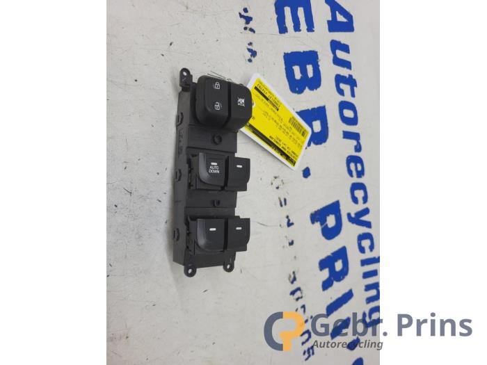 Usados Interruptor de ventanilla eléctrica Hyundai i10 (B5) 1.0 12V Precio € 25,00 Norma de margen ofrecido por Autorec. Gebr. Prins b.v.