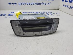 Używane Radioodtwarzacz CD Peugeot 107 1.0 12V Cena € 50,00 Procedura marży oferowane przez Autorec. Gebr. Prins b.v.