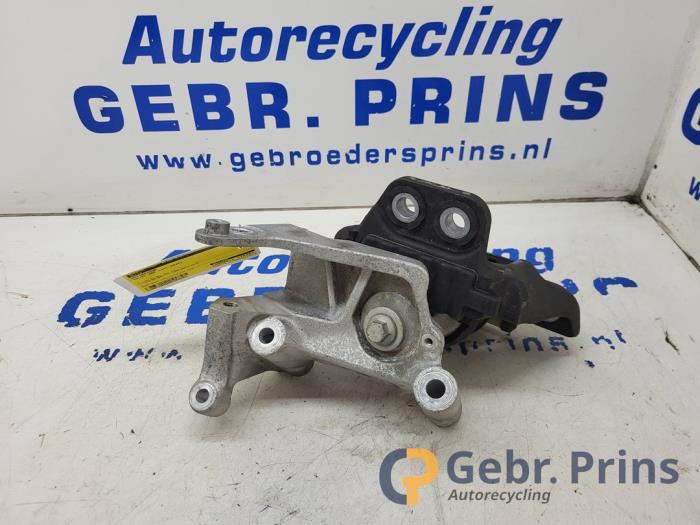 Used Engine mount Volvo V60 II (ZW) 2.0 B3 16V Mild Hybrid Price € 40,00 Margin scheme offered by Autorec. Gebr. Prins b.v.